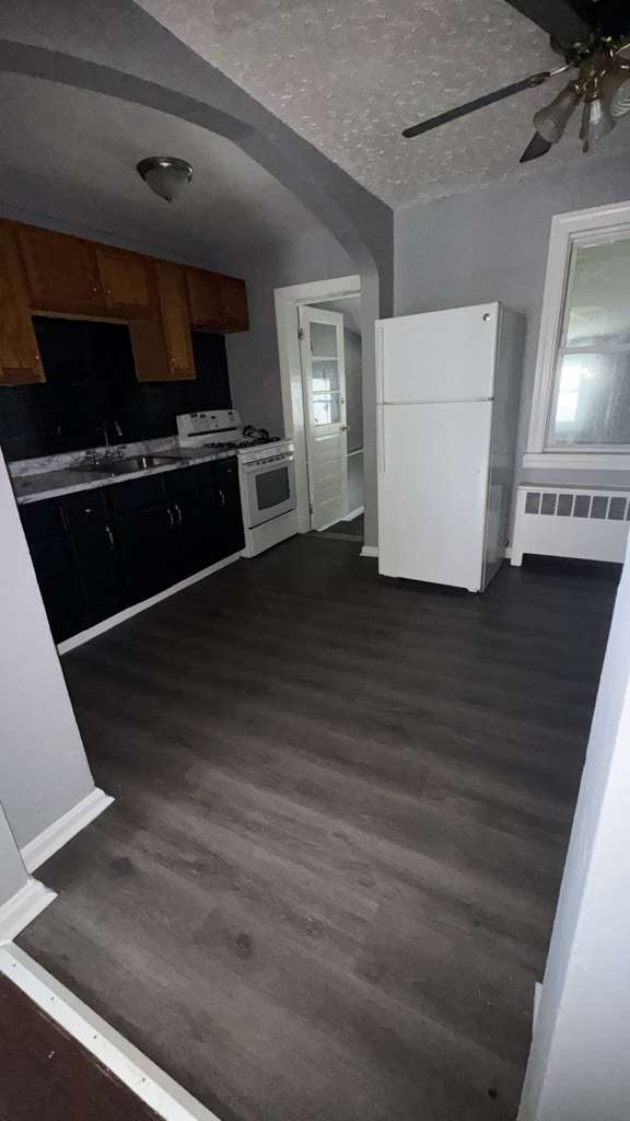 Rowhome rental in Carrollton Ridge, Baltimore, MD — 3 bed 1.5 bath